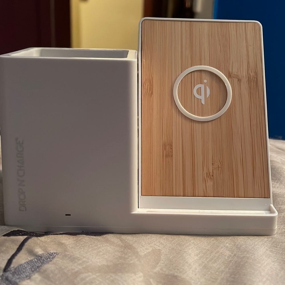 Wireless phone charger
